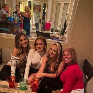 Meet your Posher, Roxanne